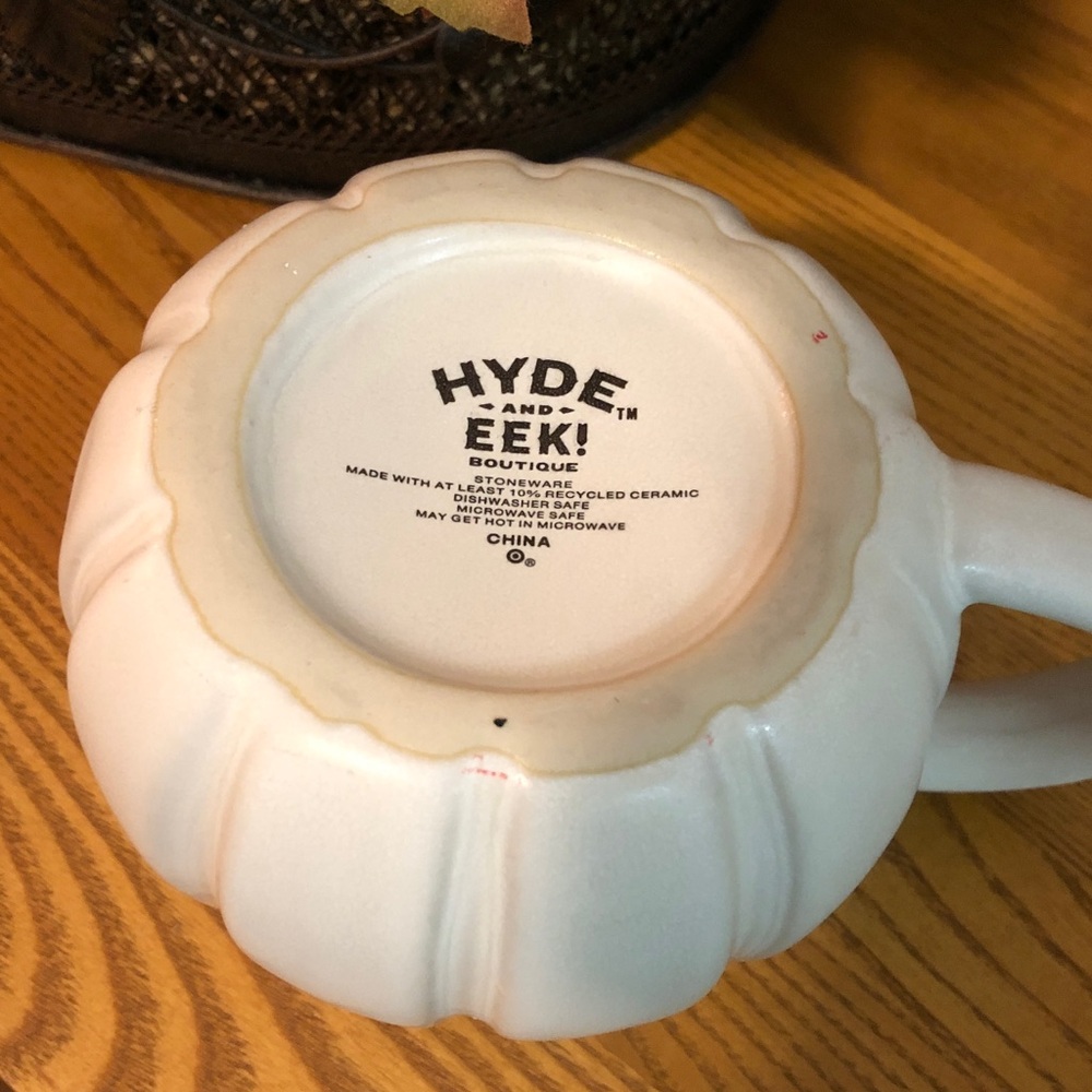Hyde & EEK! Boutique Halloween White Stoneware Pumpkin Mug 15.2 oz New - Picture 5 of 8